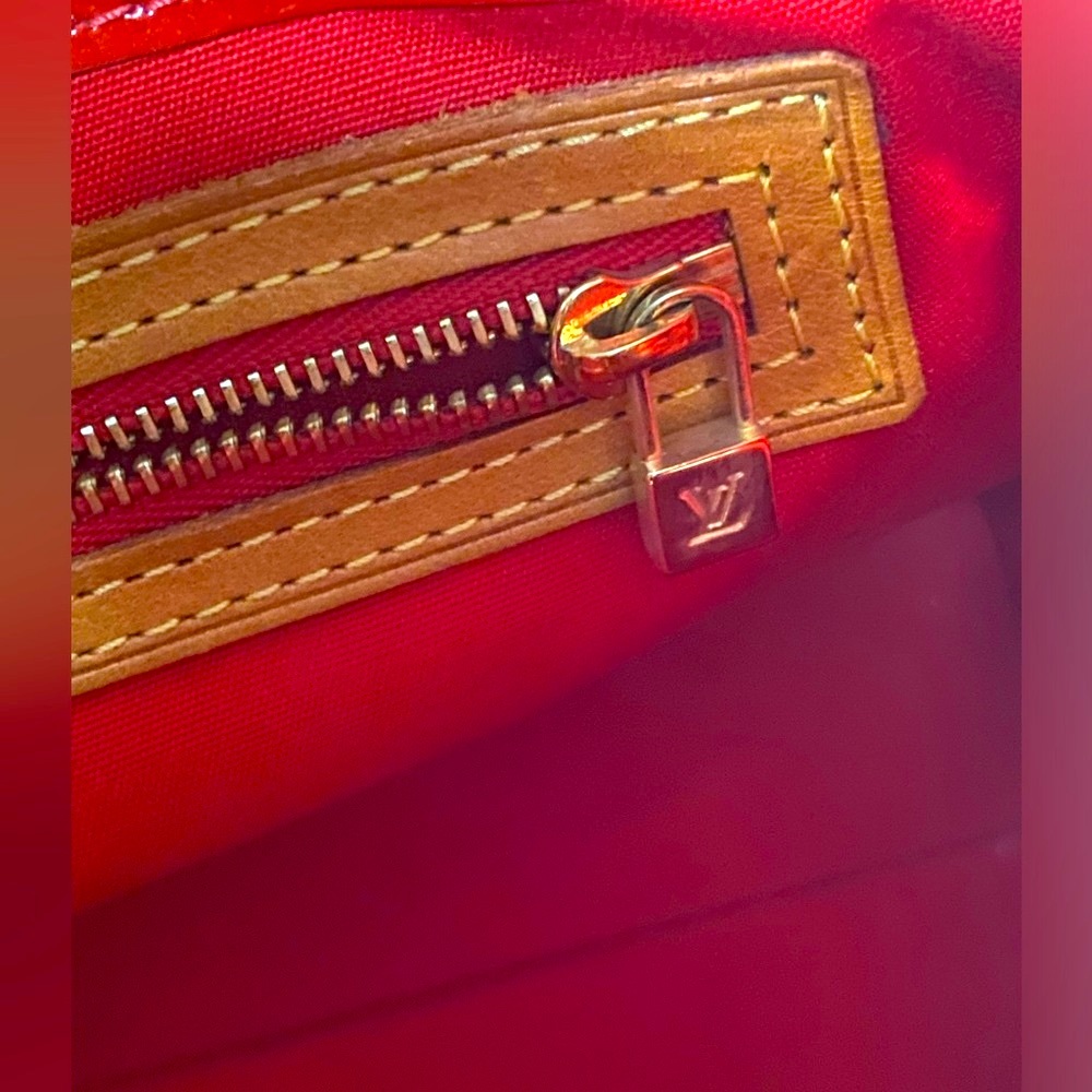 Authentic Louis Vuitton Vernis Red Reade PM M91088  Hand Bag NS020525 - Picture 6 of 16